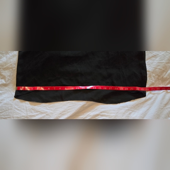 CDN! Artizan Québec Robin Barré; Size Large; Must-Have V-Neck Fashion Top; Black - Picture 4 of 16